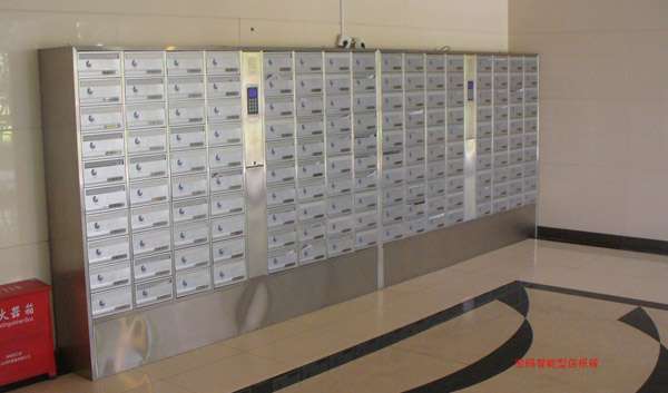 小区信报箱的损坏应该由谁来修理?